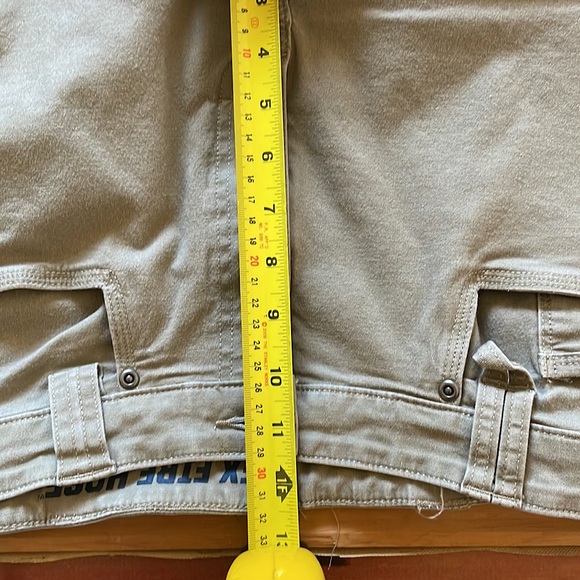 Duluth Trading Co. “Flex Fire Hose” Heavy Duty Work Shorts in Khaki - Size 36 - Picture 8 of 9